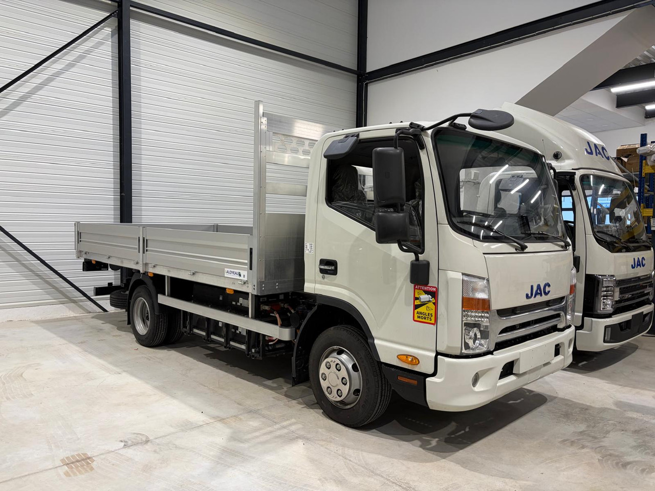 Camion plateau électrique iJAC N75 pour le transport de matériel