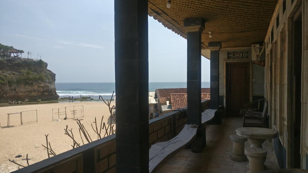 Lokasi Hotel Kampoeng Drini dekat dengan pantai Drini