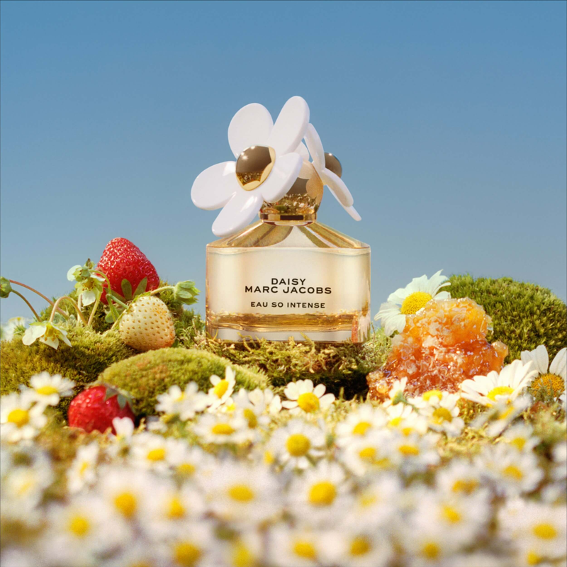 Marc Jacobs Daisy Eau So Intense bottle