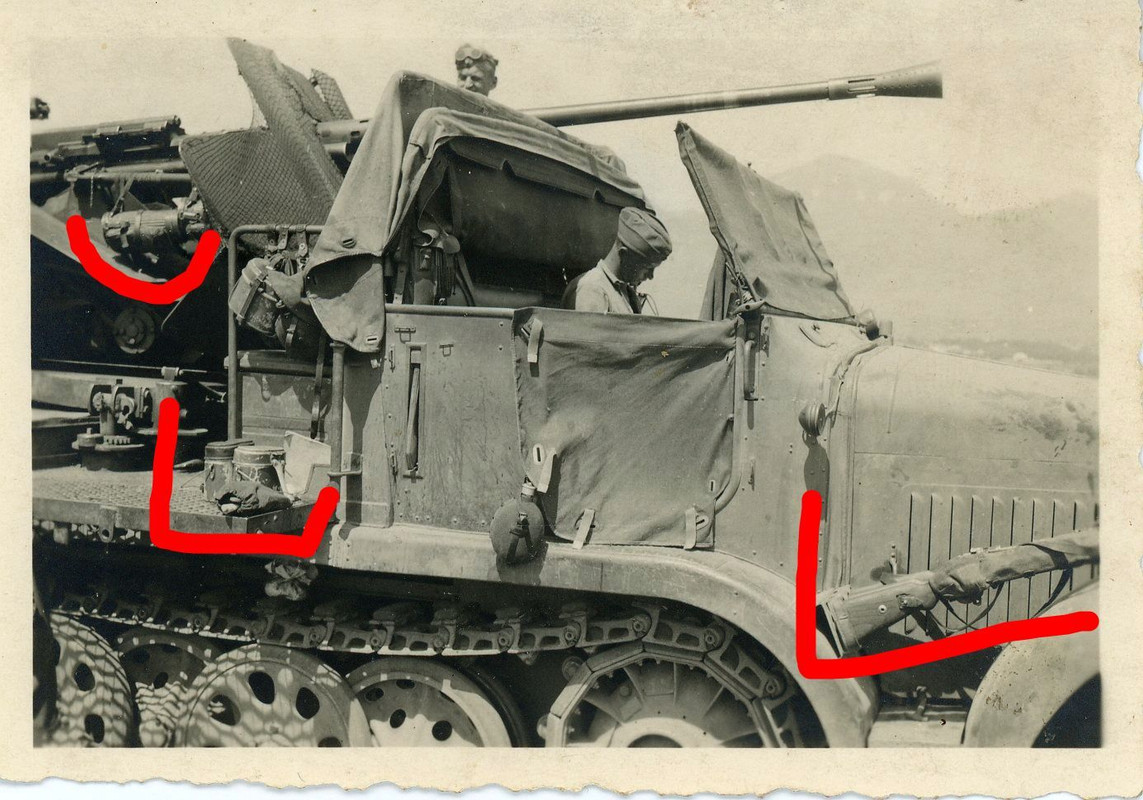 Flak Geschütz auf Selbsfahrlafette Halbkette Fot