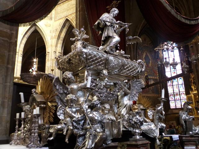 Praga: Castillo, Loreto, Petrin e Iglesia del Niño Jesús de Praga y cena - Viena - Bratislava - Praga (8)