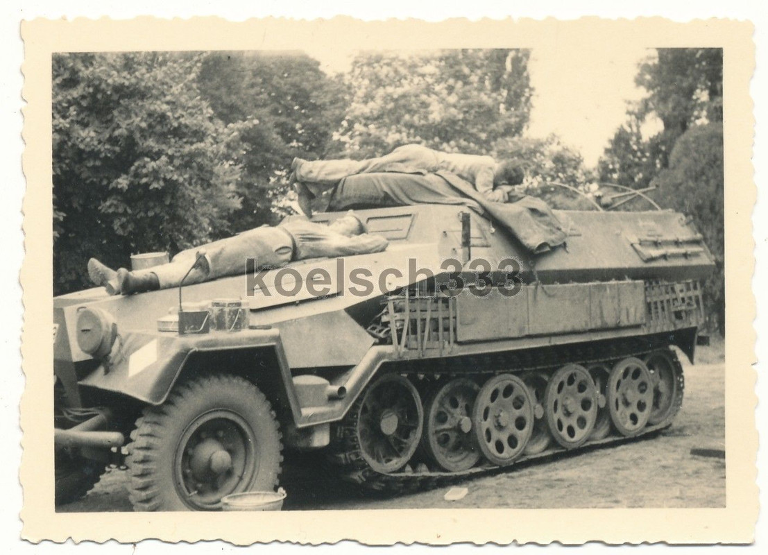 Foto Schützenpanzer Panzer Halbkette Sd.Kfz. 251