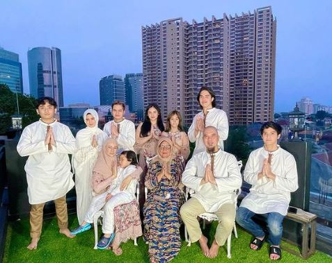 Mulan Jameela, Ahmad Dhani dan keluarga
