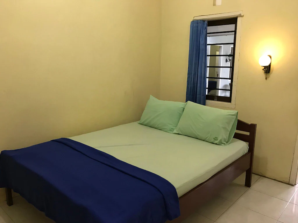 OYO 90998 Wisma Pinggir.