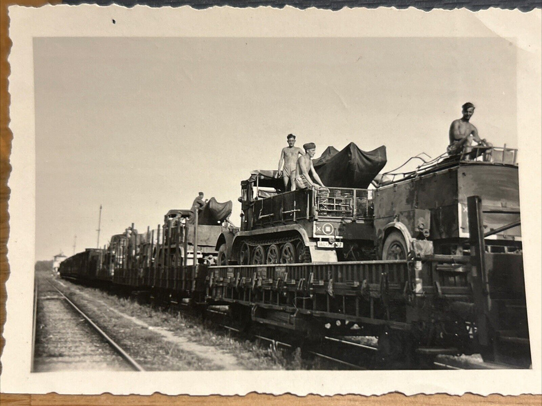Foto Wk2 Wehrmacht Soldaten Kettenfahrzeug Sdkfz Halbkette Transport Auf Zug (1)