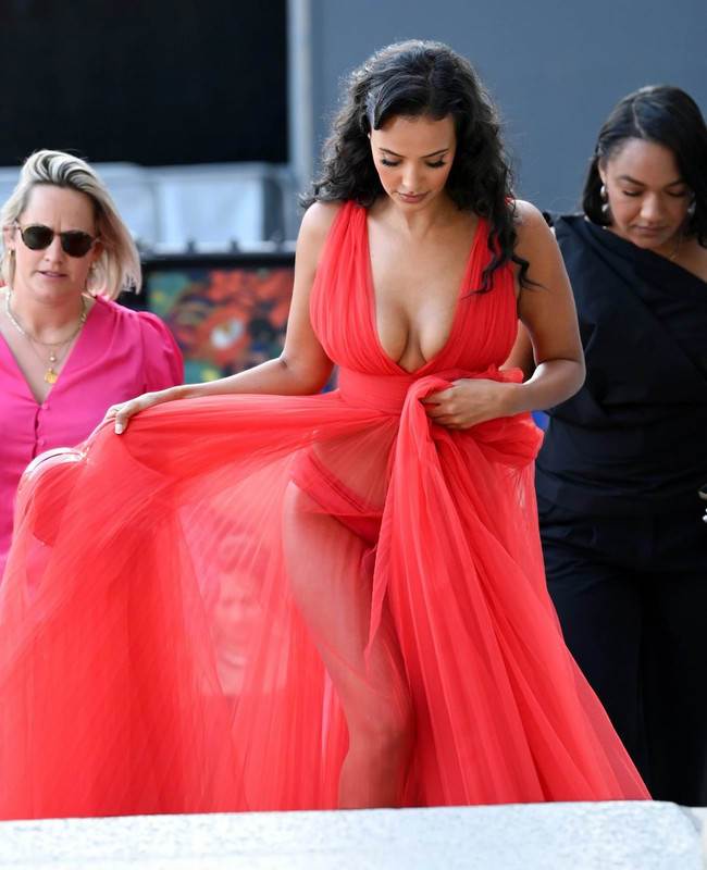 [Εικόνα: the-national-gallery-summer-party-london...lnd6b1.jpg]