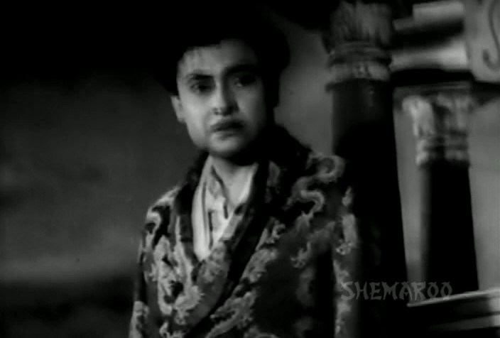 Mahal-1949-DVDRip-Hindi-480p-AVC-AAC-2-0-mkv-0002