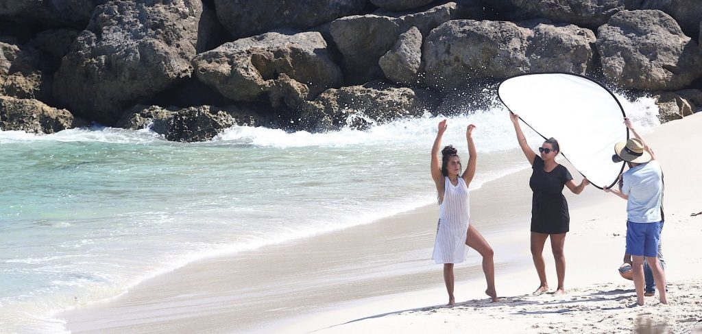 Holly-Young-Upskirt-STARS-com-5