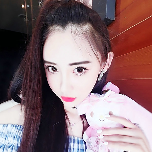 探索SEOHYUN：从少女时代到独立艺人的成长之路
