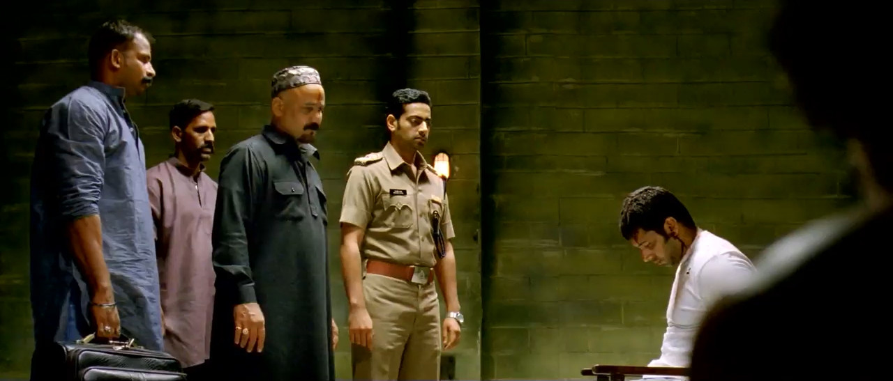 Aadhi Bhagavan 2013 WebRip [Tamil] 480p 720p ESub Screenshot