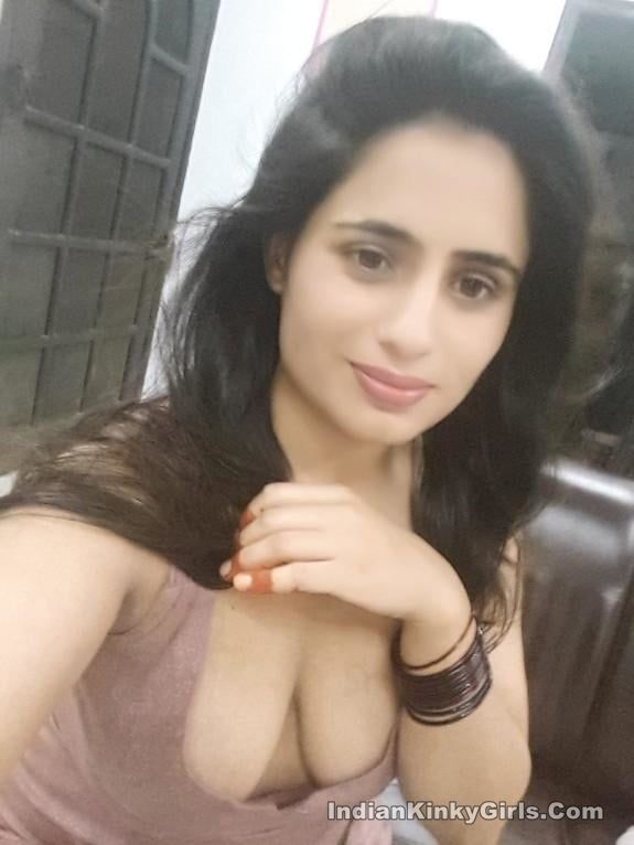 Married-Indian-Hot-Wife-Nude-Photos-Outd