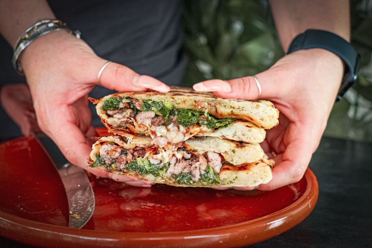 Pizza sandwich con cotoletta