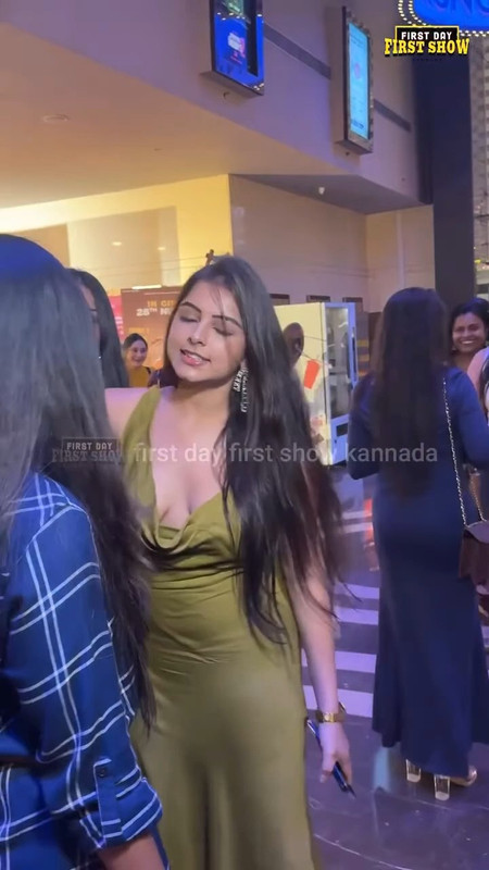 serial actress vaishnavi sexy cleavage mp4 snapshot 01 02 000