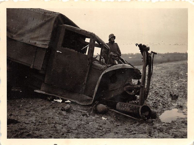 Zerstörter polnische LKW bei Przemysl Polen