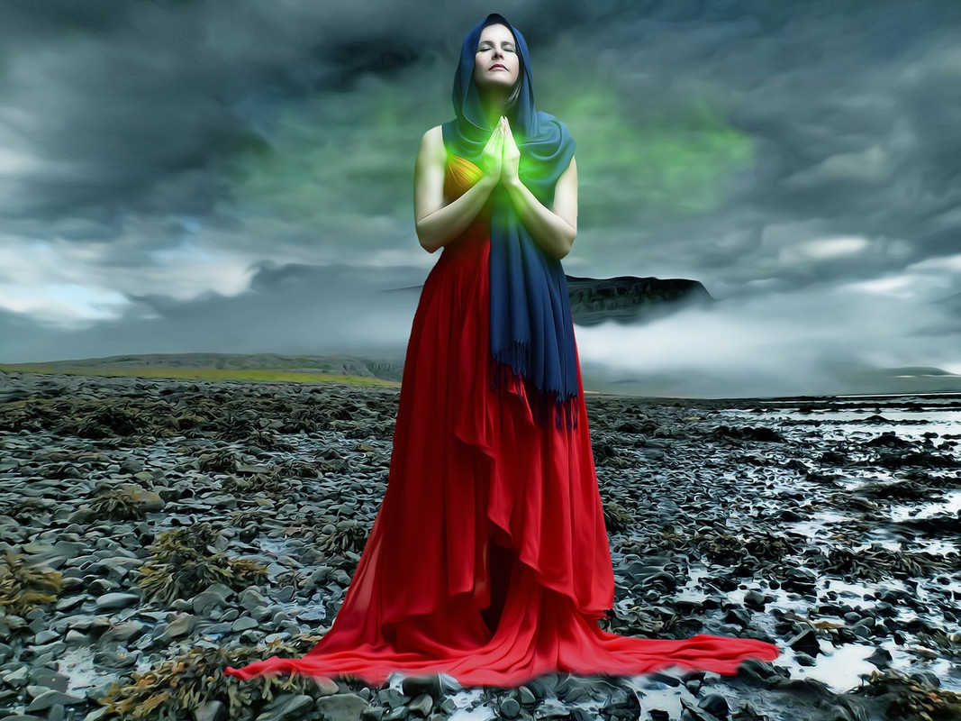 red-woman-2176687-1280.jpg