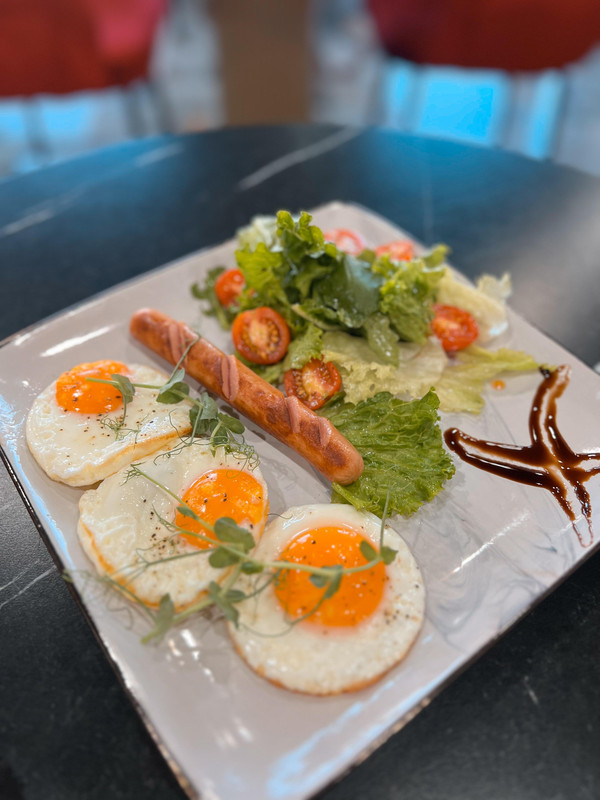 Яичница глазунья и микс салат (220г)