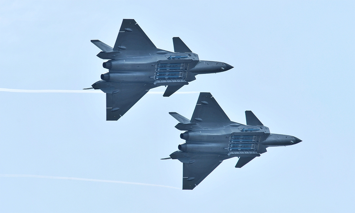 China envía su avión de combate más avanzado para patrullar mares en disputa