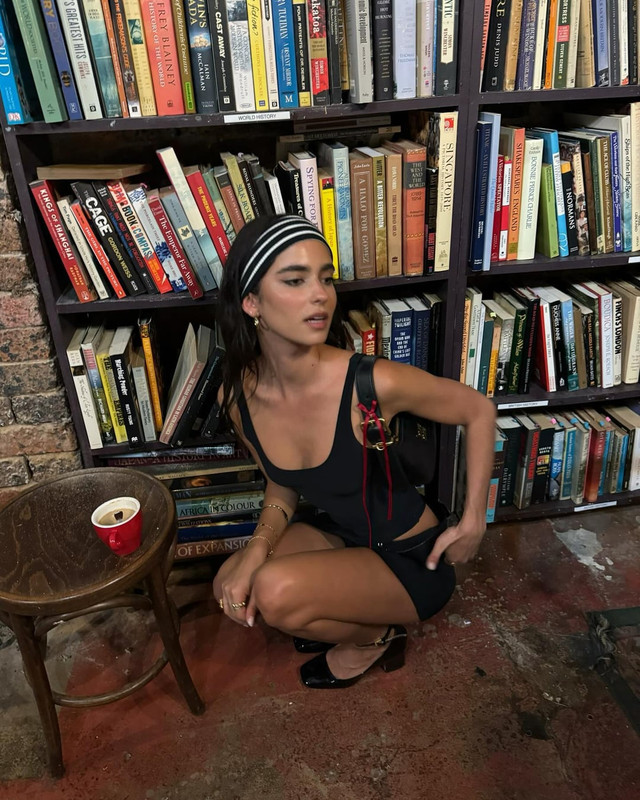 [Εικόνα: book-books-books-renee-v0-kdp06kfjqloc1.jpg]