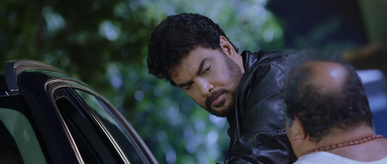 Aranmanai 3 2021 WebRip [Hindi + Tamil] 480p, 720p ESub Screenshot