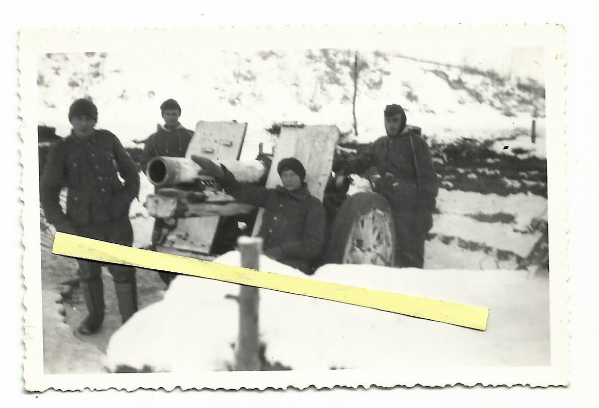 deut.IG.Geschütz mit Besatzung in Feuerstellung