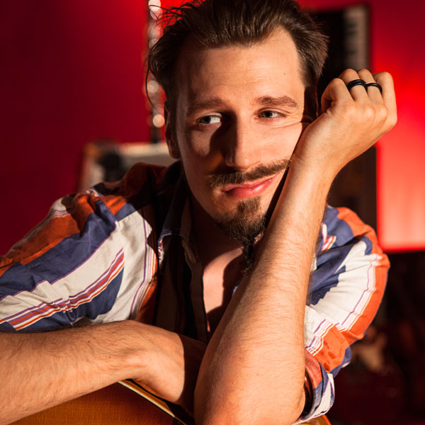 Alli-Presse-Gitarre2_Fotograf_Norman-Z