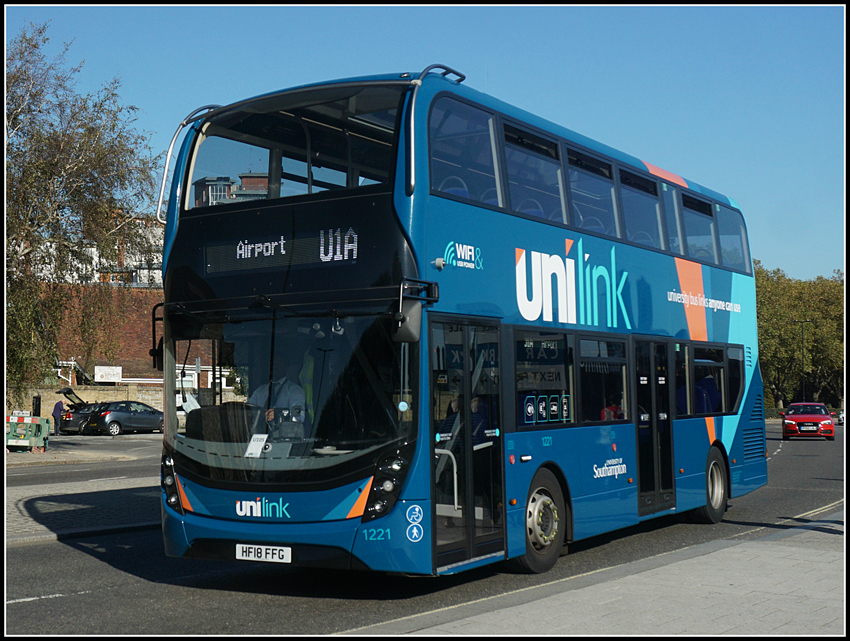 bluesouthamptonunidoubledecker.jpg