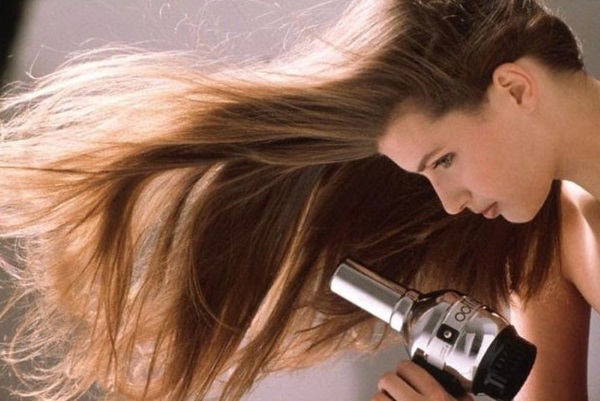 Стрижка Каскад на средние волосы — варианты с челкой и без, для круглого, овального лица. Фото и