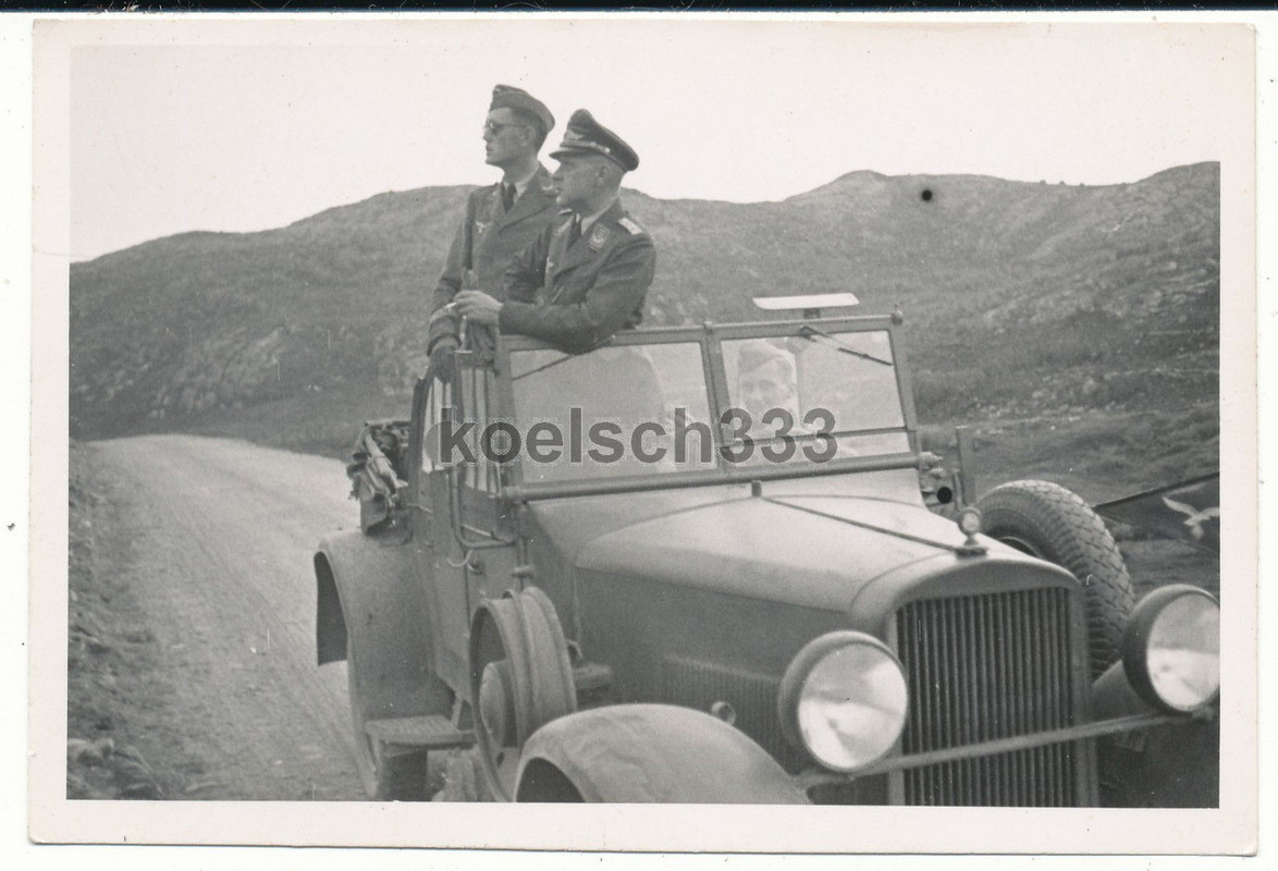 Foto Offiziere der Luftwaffe im Wanderer W 11 Kü