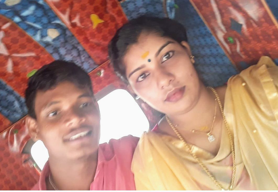 Hot desi bhabhi rubbing her boob horney