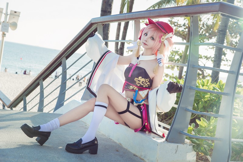 艾西Aiwest 原神烟绯花鸟与情Cosplay写真图集 烟绯角色高清图集 29P (176.4M)插图1