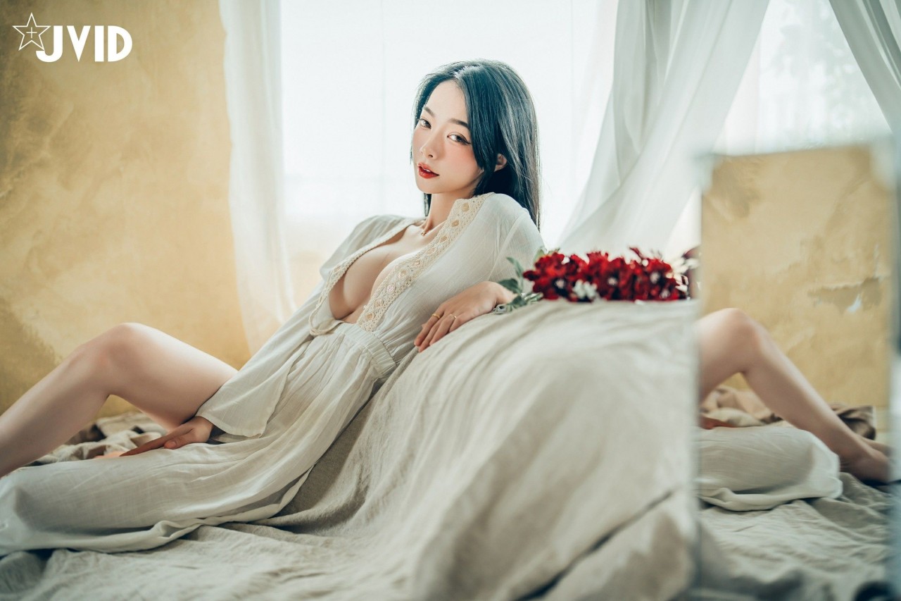 jvid 飄 飄《女神比基尼》美女写真，躺在浴缸场景，尽显性感姿态插图4