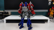 03-Legendary-Optimus-Prime