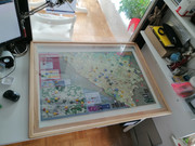 postavljeno preko  standardne 22'' x 34'' mape