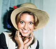 Olivia-Newton-Johnon-mc80