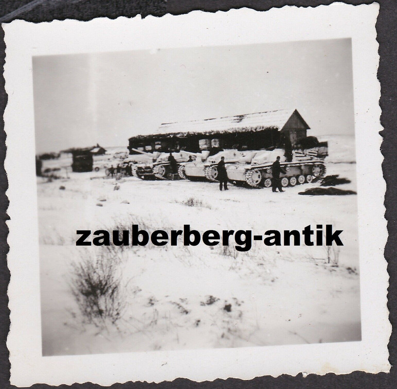 Foto Wehrmacht Sturmgeschütz Stug III Wintertarn Panzer tank im Osten
