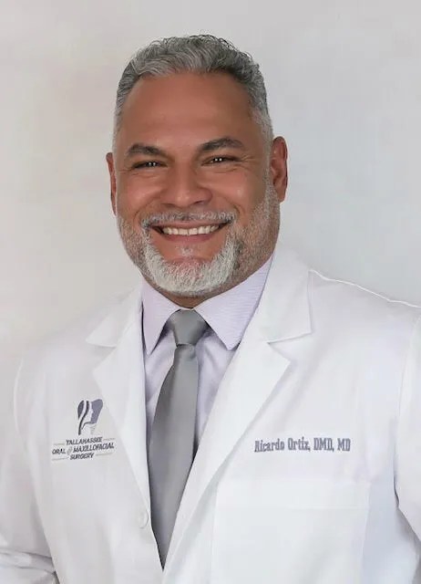 [Imagen del Dr. Ricardo Ortiz]