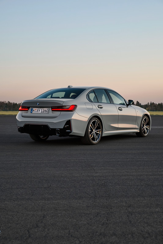 P90462509_highRes_the-new-bmw-3-series