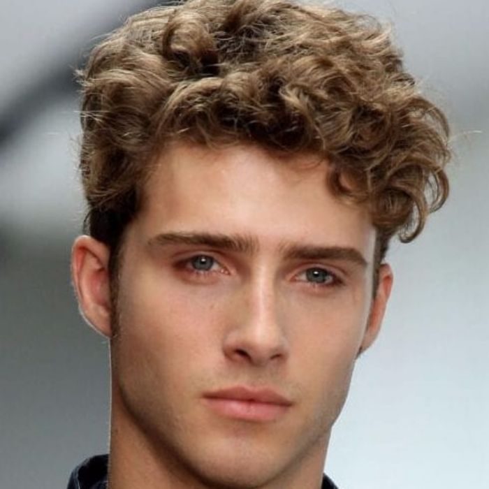 14-Mika-s-Curly-Style.jpg