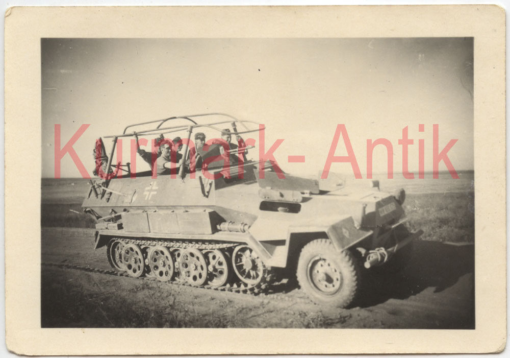 Foto Wehrmacht Halbkette 251 Panzer Spähwagen Funker Antenne