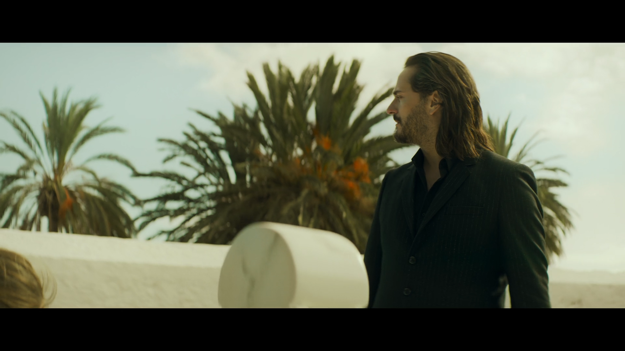 Sky.Rojo.S01E01.Divano.In.Similpelle.Rossa.iTALiAN.MULTi.1080p.WEB.x264-MeM.mkv_snapshot_03.04_[2021