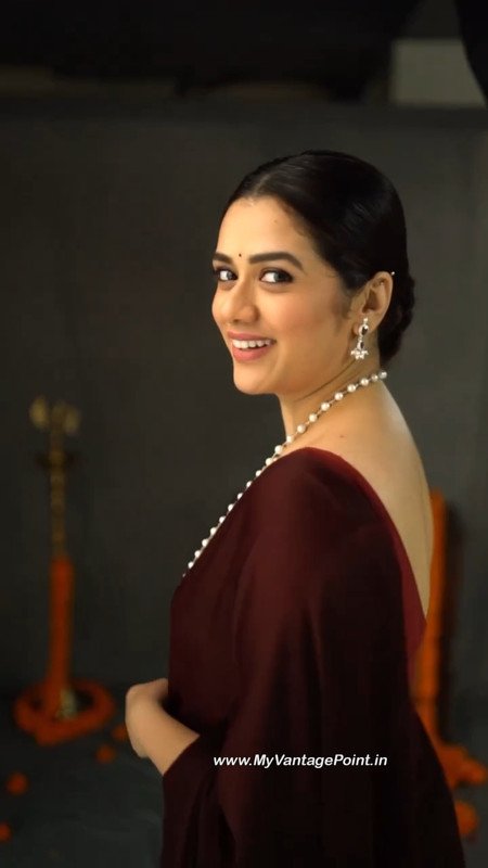 30-Actress-Girija-Oak-Godbole-Photos-Wallpapers-My-Vantage-Point