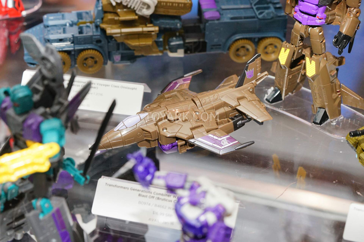 SDCC2015-Hasbro-Transformers-Combiner-Wars-034