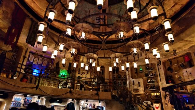DOK-ONDAR DEN OF ANTIQUITIES: Tienda-museo para amantes de Star Wars - DISNEYLAND ~ STAR WARS: GALAXY'S EDGE, LA GUIA (8)