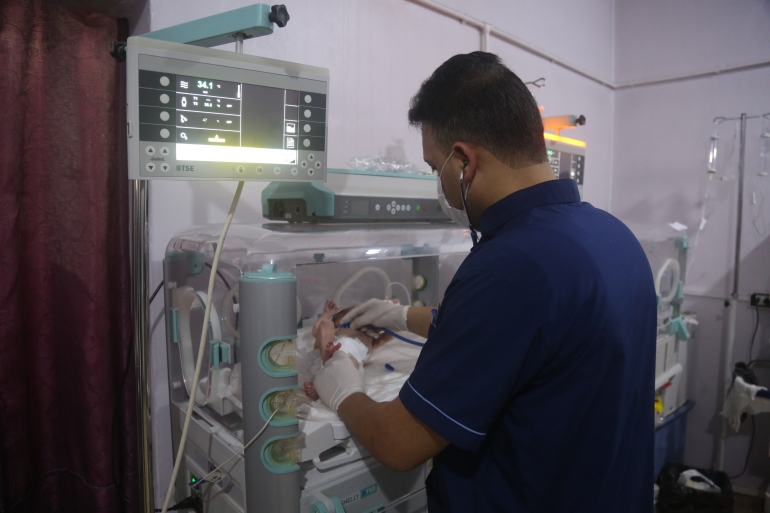 Dos bebés mueren congelados en campos de desplazados por la guerra en Siria