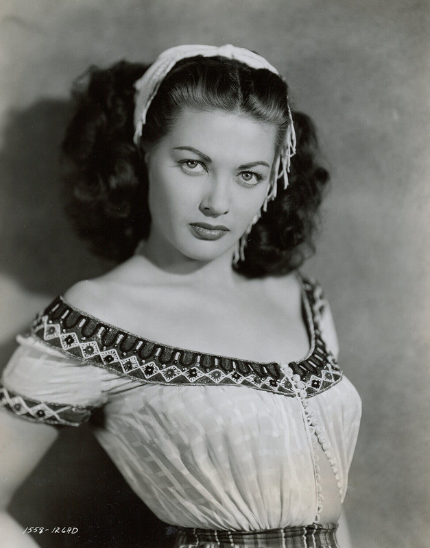 Yvonne De Carlo d46