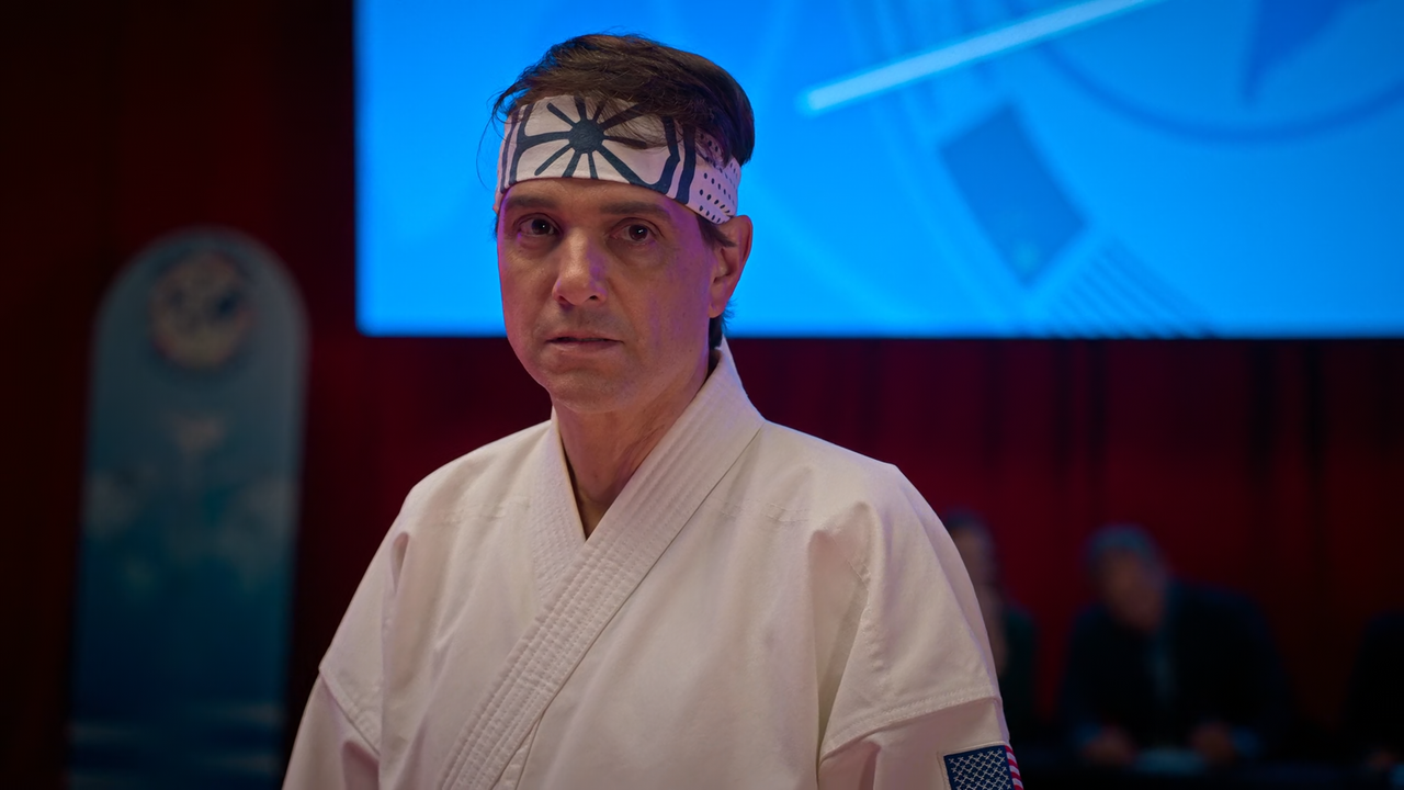 Cobra.Kai.S06E13.Skeletons.1080p.10bit.NF.WEB-DL.DDP5.1.HEVC-Vyndros.mkv_snapshot_20.54_[2025.03.12_