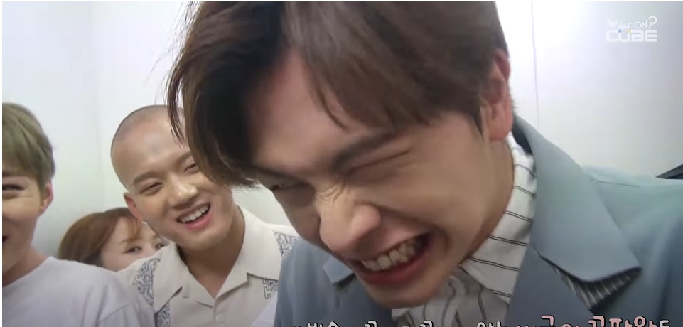 Imitating Eunkwang laughing