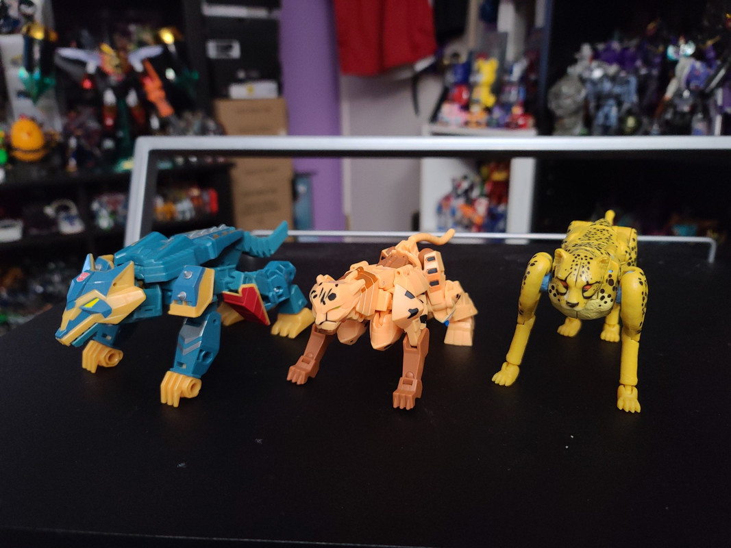 Cyberverse-Deluxe-Cheetor-02