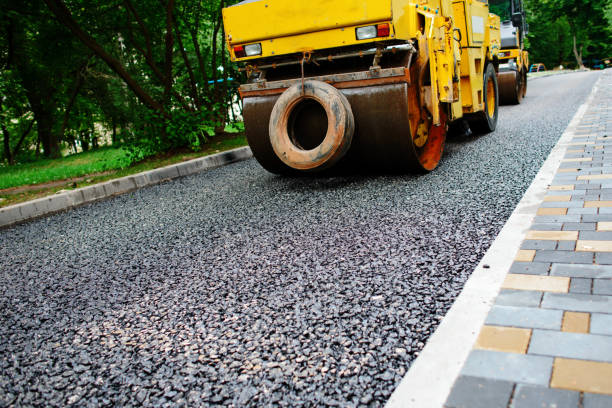 machine-lay-tarmac-2.jpg