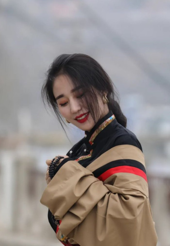 X1青海抖音百万粉丝网红【藏族宋小宝】与【静静】家中私拍性爱视频泄密流出，不得不说静静的小穴是真的会吸啊！ (3)